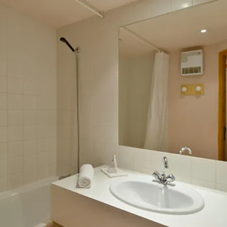 Apartment Divisible Au Pied Des Pistes, Balcon, 3/4 Personnes - Fr-1-181-2611